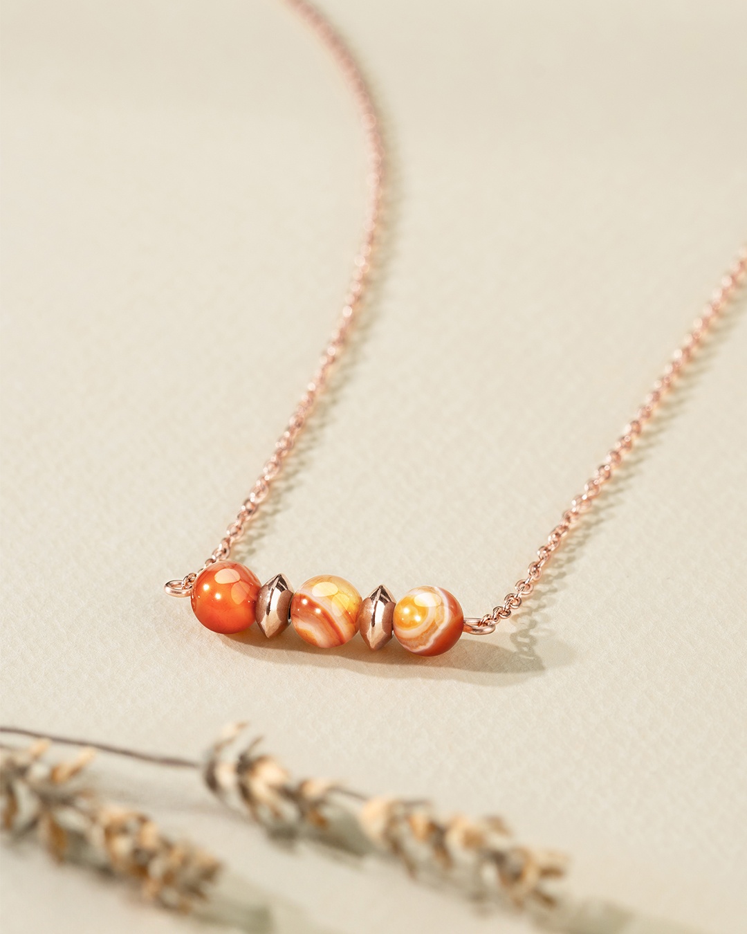 Packshot Anhänger gebundenem Achat Rossonio